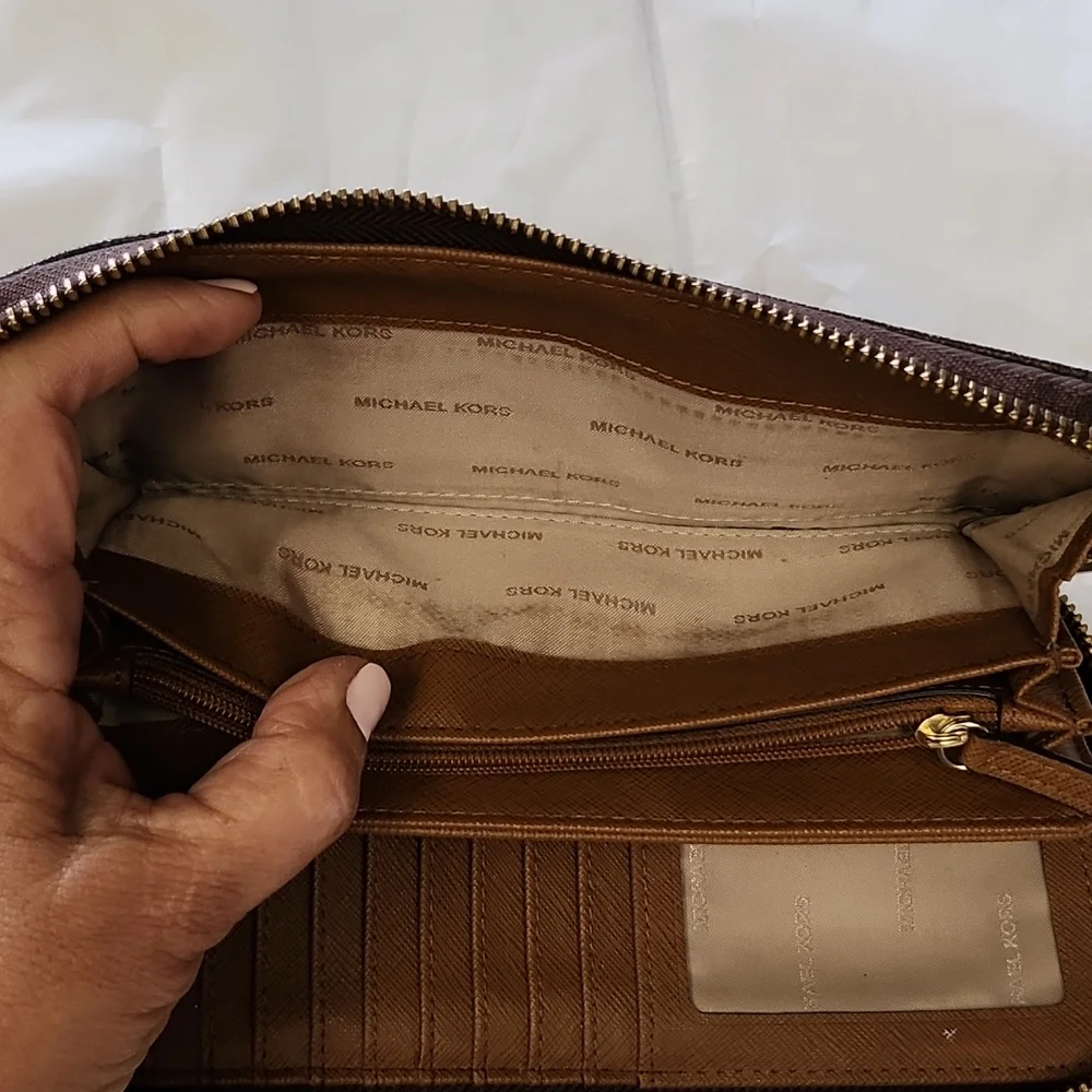MICHAEL KORS EST.1981 WRISTLET WALLET